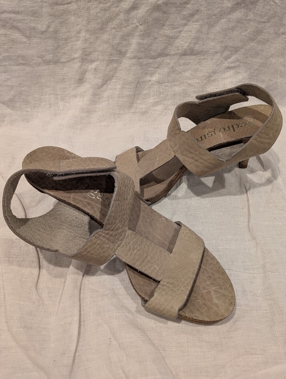 Pedro Garcia España Pebbled Leather T-Strap Peep Toe Heels 3.5" size 37.5/US 7.5